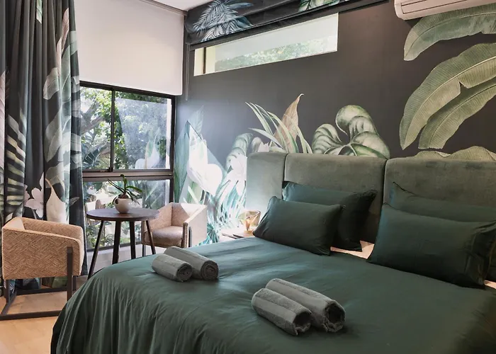Elegant And Stylish Camps Bay Villa-New Listing!!!
