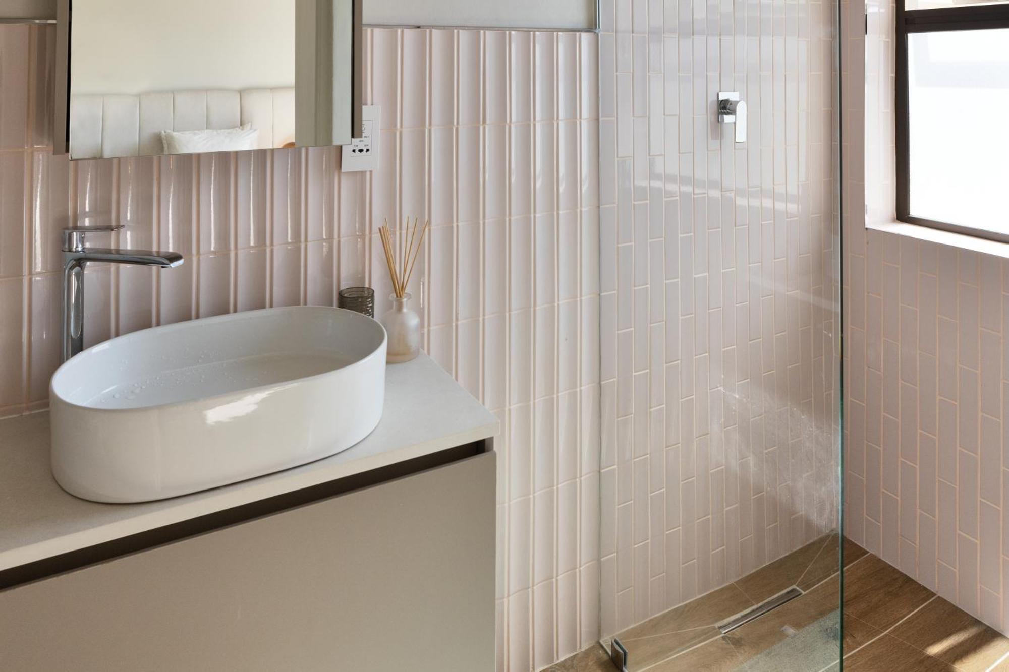 Elegant And Stylish Camps Bay Villa-new Listing!!! Villa *