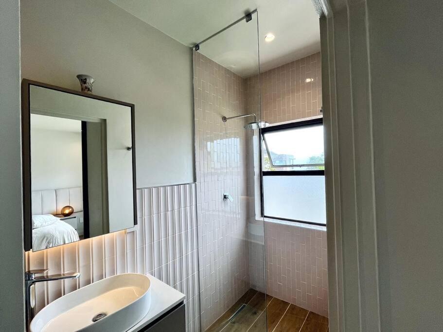 Elegant And Stylish Camps Bay Villa-new Listing!!! *