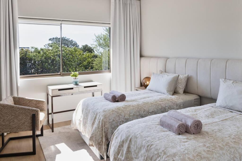 Villa Elegant And Stylish Camps Bay Villa-new Listing!!! Cape Town