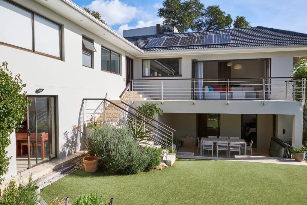 Elegant And Stylish Camps Bay Villa-new Listing!!! Villa *