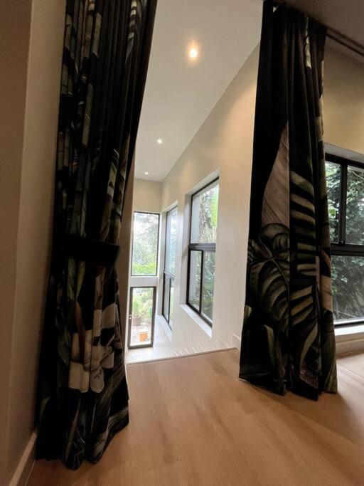 Elegant And Stylish Camps Bay Villa-new Listing!!! * Cape Town