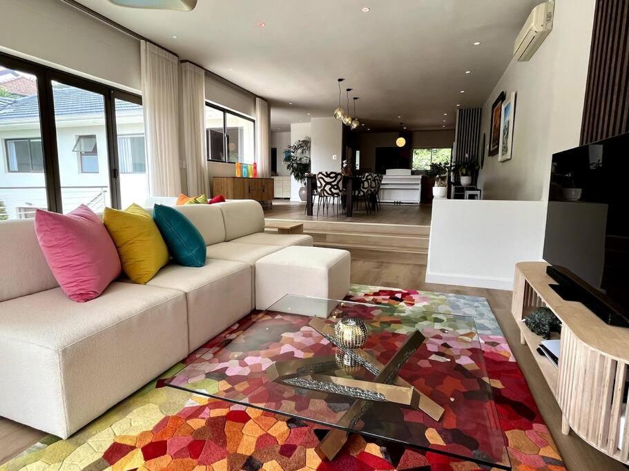 Elegant And Stylish Camps Bay Villa-new Listing!!! Villa *